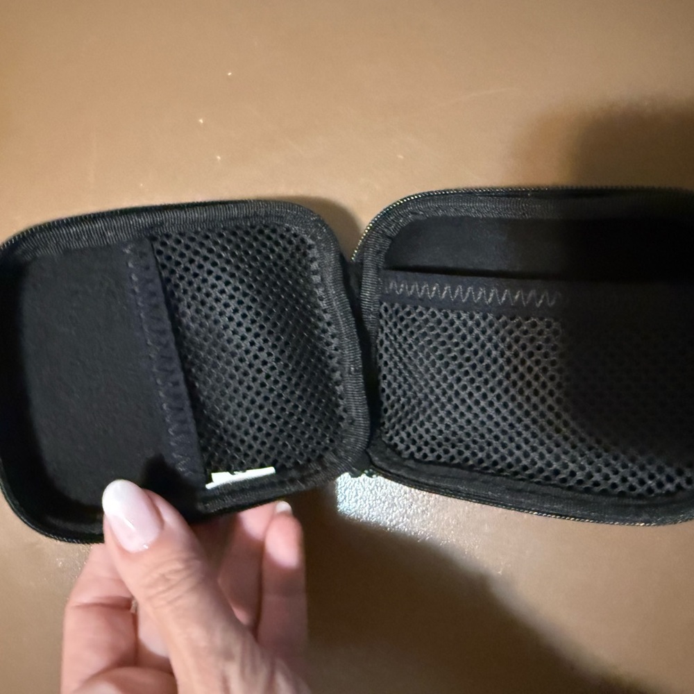 Under Armour Black Zippered Case - Picture 2 of 2